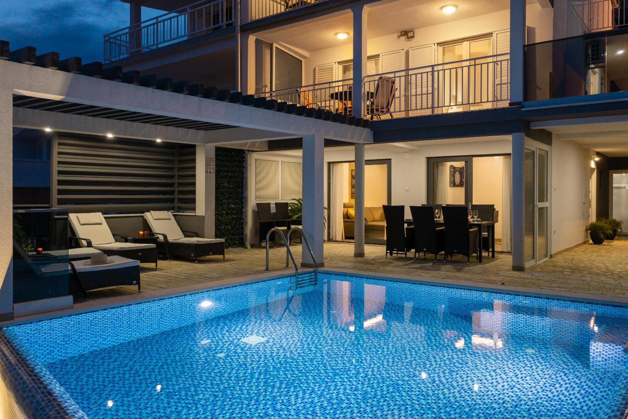 Luxury Seafront Villa With Heated Pool, Jacuzzi, Sea View, 150 M From Beach Stanici Esterno foto